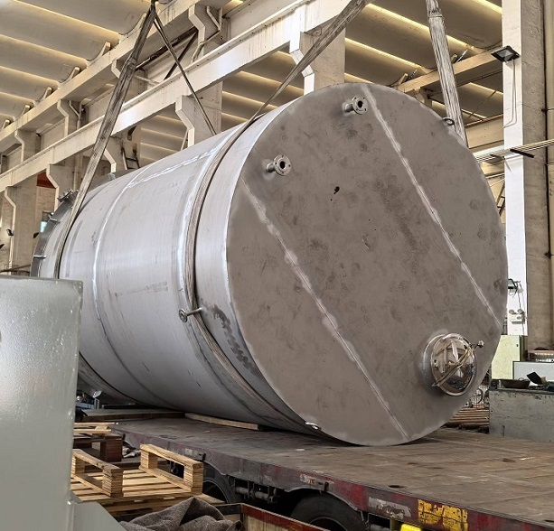 1738744944403653.jpg 不銹鋼儲(chǔ)罐內(nèi)蒙古1.jpg